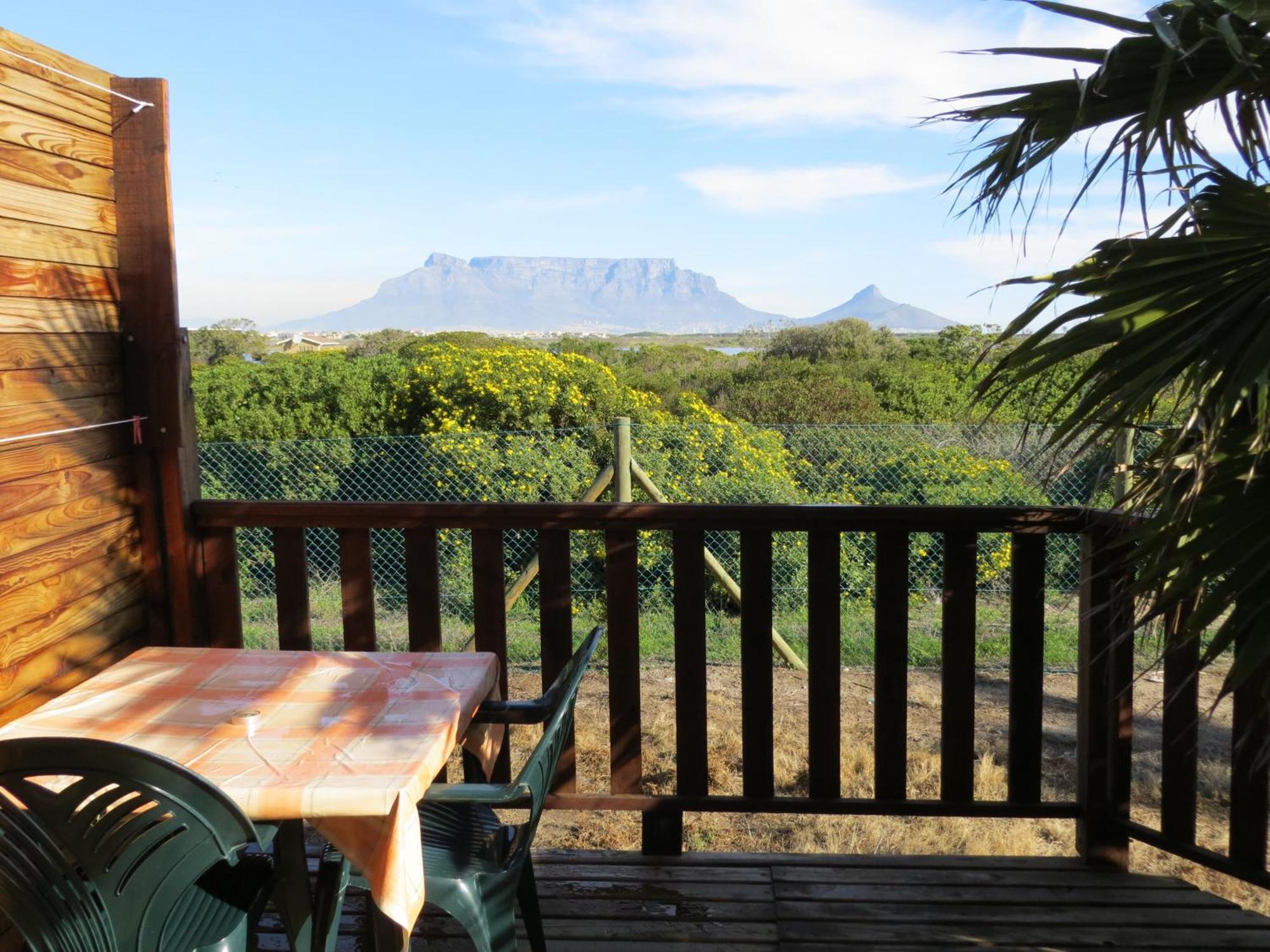 Cape Oasis Guesthouse Bloubergstrand Exterior photo