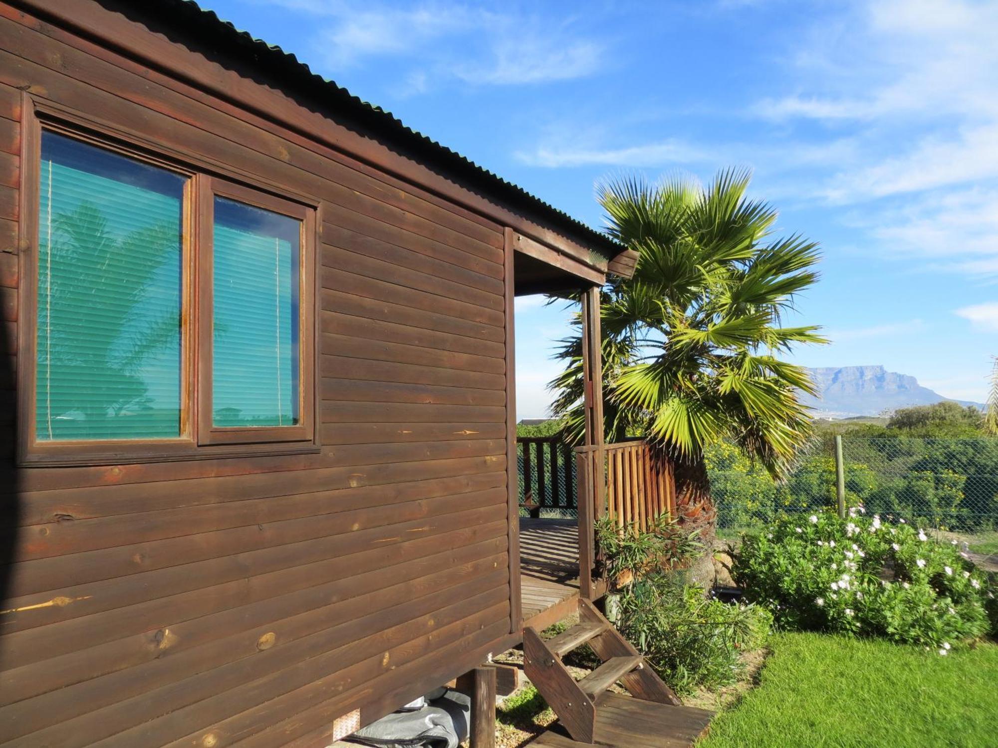 Cape Oasis Guesthouse Bloubergstrand Exterior photo